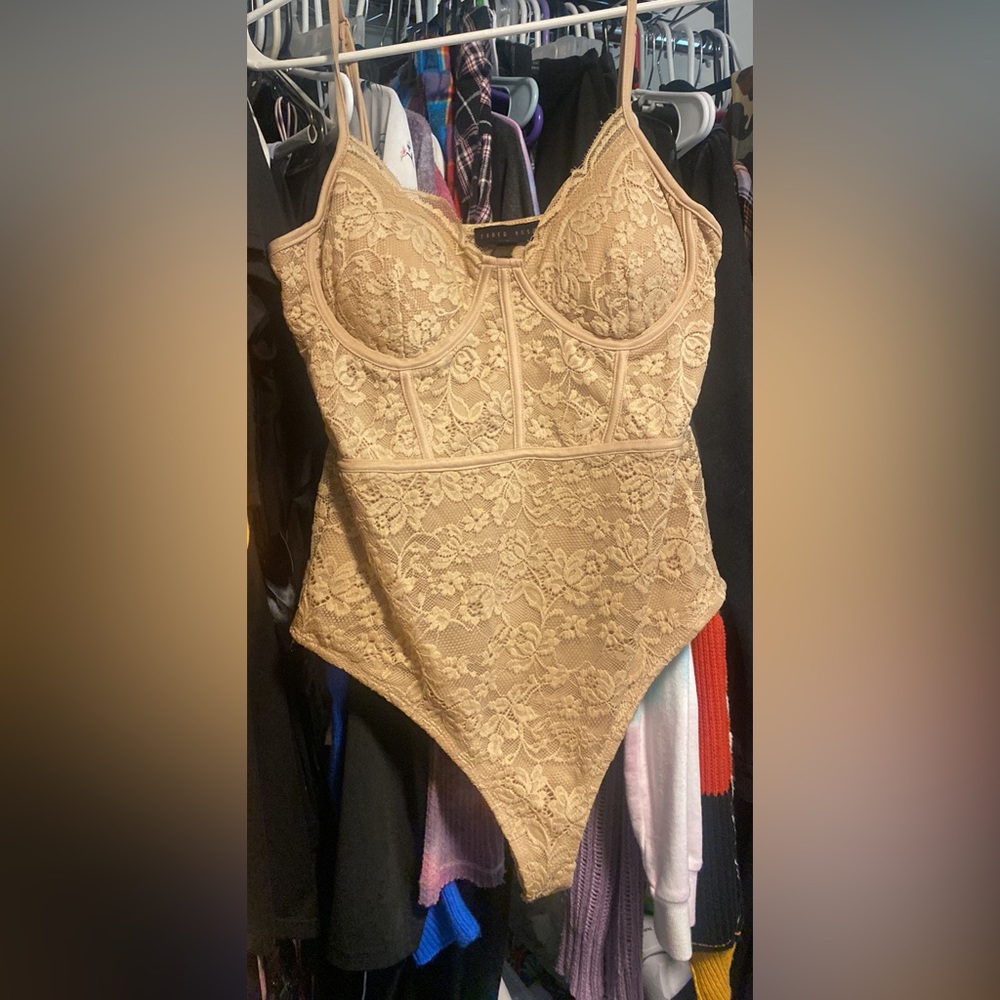 Women’s medium lace bodysuit